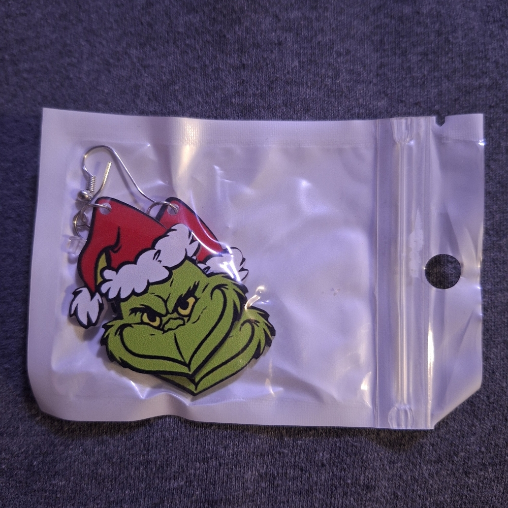 The Grinch, Earrings